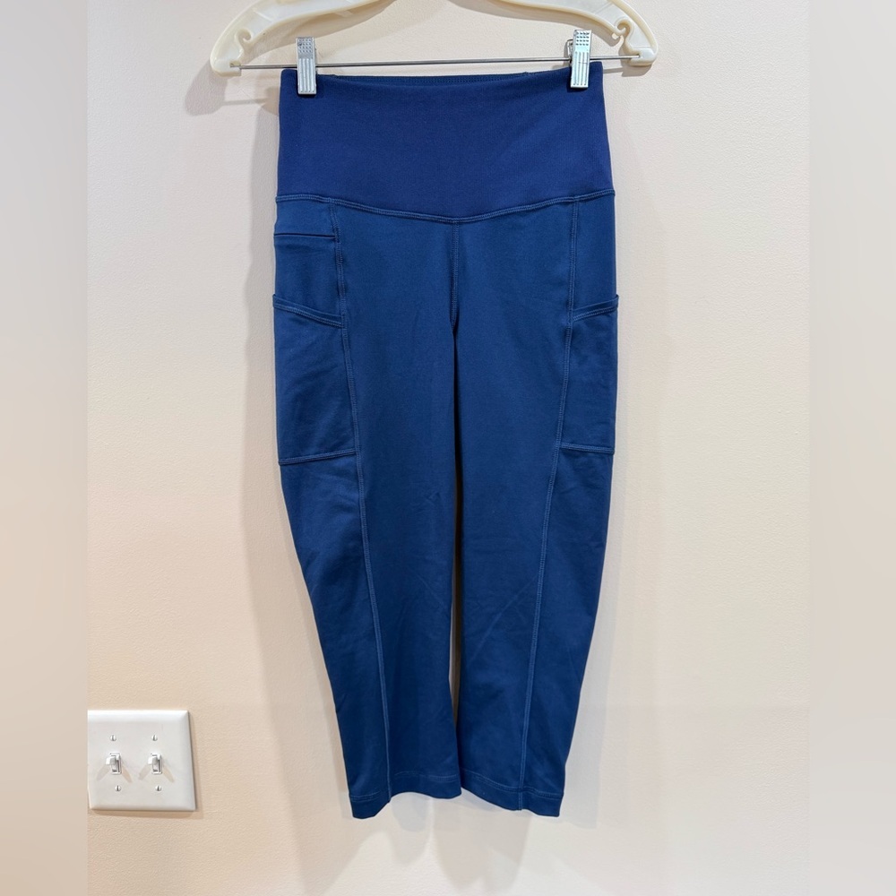 🔥Patagonia Women’s Navy Blue High-Waist Crop Athletic Leggings Size S EuC🔥